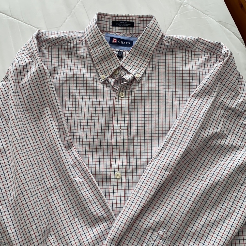 EUC - classic fit.  60% cotton, 40% polyester.  Wrinkle free Size 17.5 34/35.